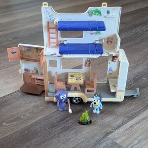 Bluey Adventure Camper Playset